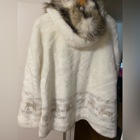 Black Mountain White Teddy Jacket with Faux Fur Accents - Picture 10 of 10